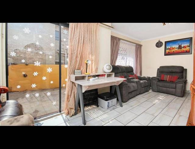 3 BEDROOM HOUSE FOR SALE IN OLIEVENHOUTBOSCH